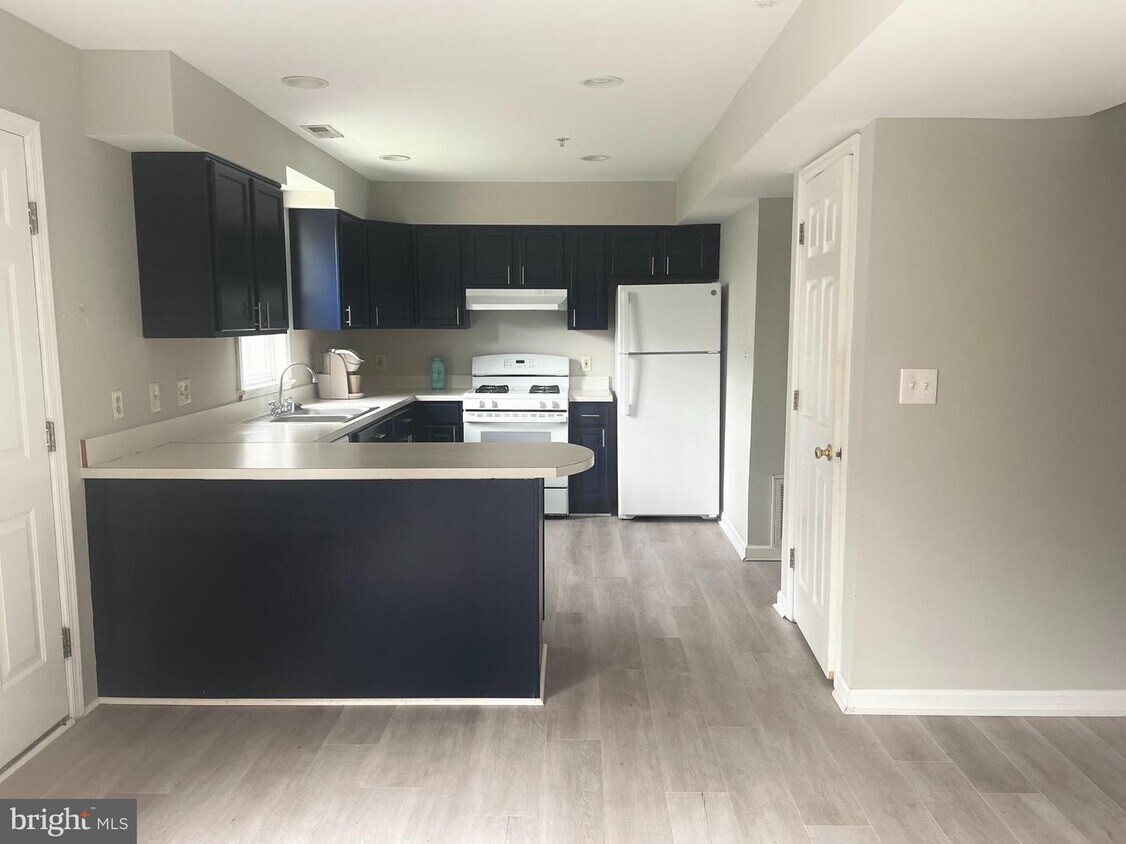 Foto principal - 824 10th St NE