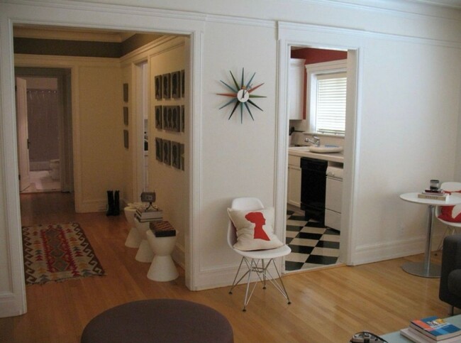 Building Photo - Timeless Queen Anne Condo with Modern Amen...