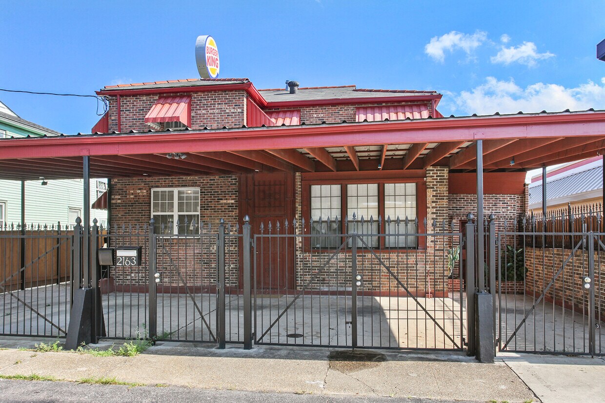 Primary Photo - 2165 Treasure St