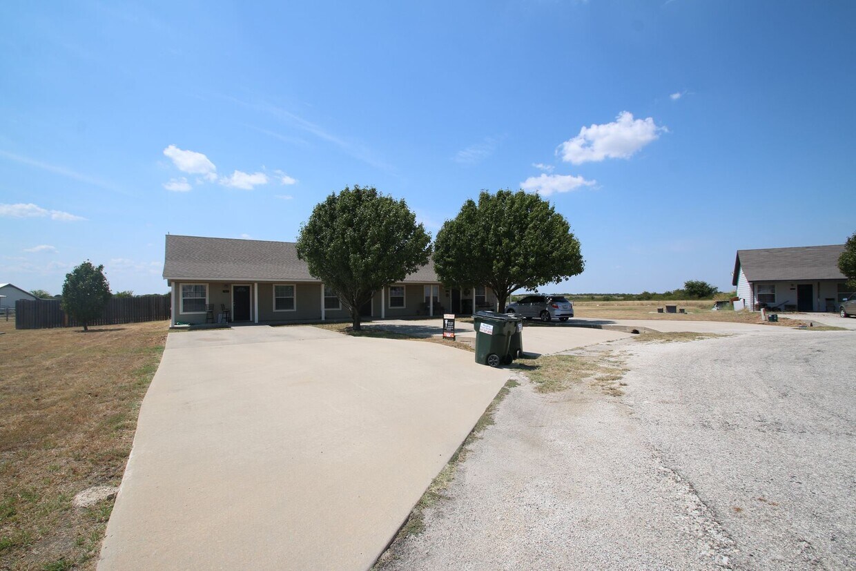 417 N Blue Jay Ct Unit 417, Weatherford, TX 76088 Room for Rent in