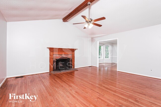 Foto del edificio - 322 Amherst Creek Dr