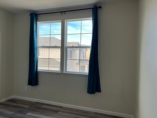 Building Photo - 4065 Louis Krohn Dr