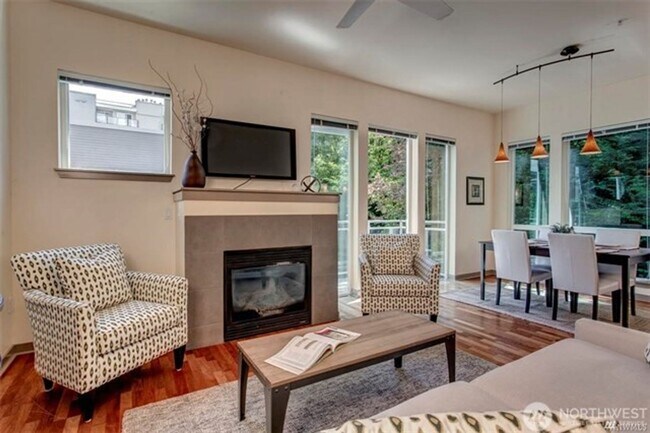 Building Photo - 2bd/1.75ba Kirkland Condo