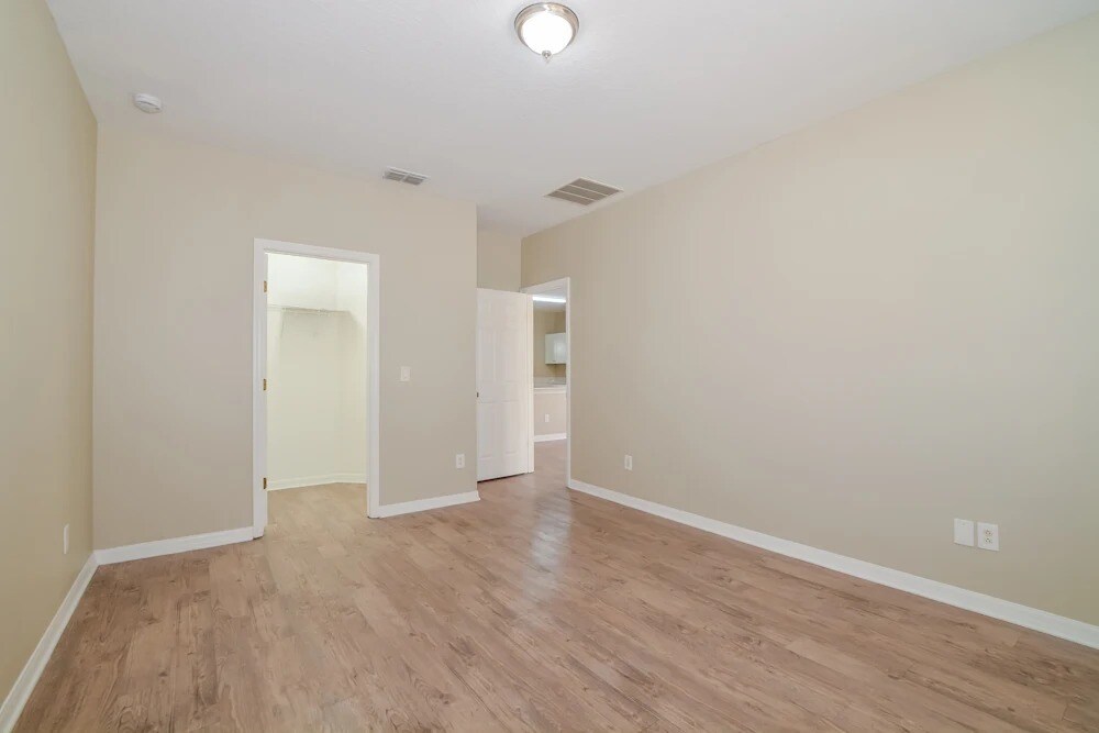 Building Photo - 4215 Flad Ave