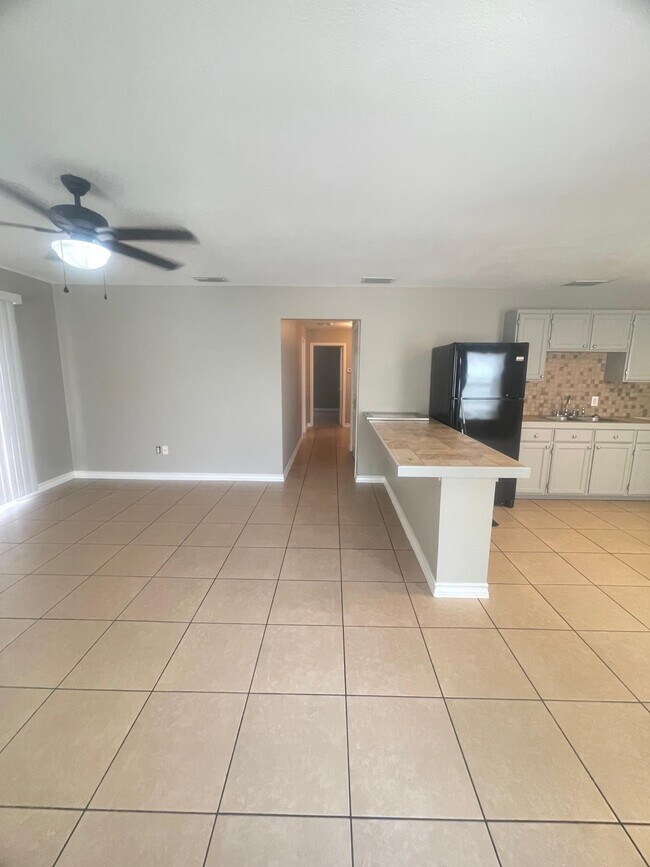 Building Photo - 406 Mescalero Dr