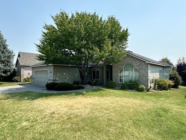 Building Photo - Breathtaking Rambler in Richland