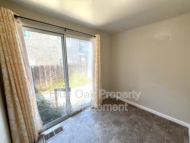 Foto del edificio - 390 Ash St