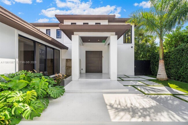 Building Photo - 710 S Shore Dr