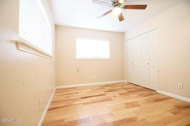Foto del edificio - 6613 Southwind Dr