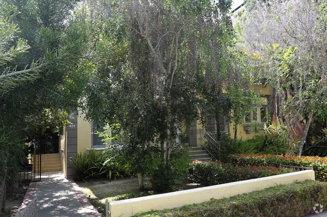 Building Photo - 451 N Oakhurst Dr