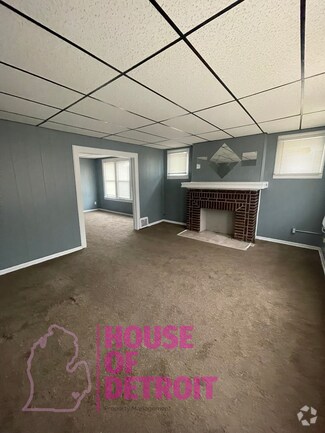 Building Photo - 5061 Hillsboro St
