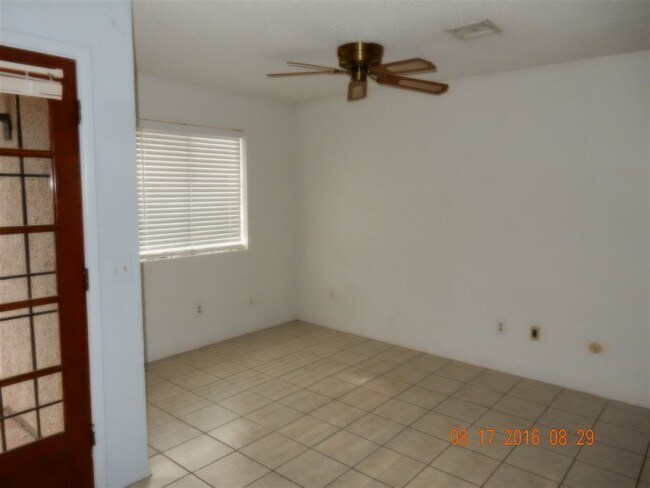 Building Photo - 2045 S 14th Ave
