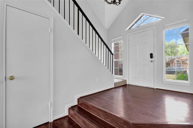 Building Photo - 3510 Grove Oaks Dr