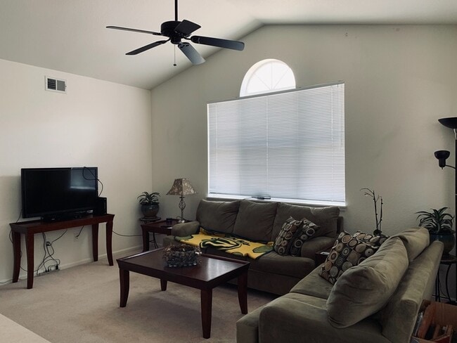 Building Photo - 2 Bedroom, 2 Bath Condo with an attached g...
