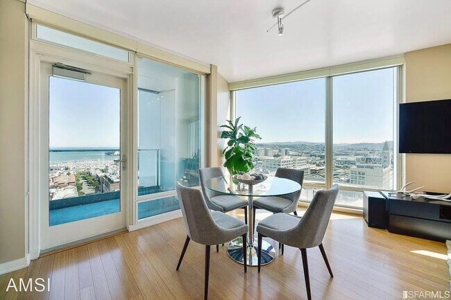 Foto del edificio - 2 br, 2 bath House - 425 1st Street #2103