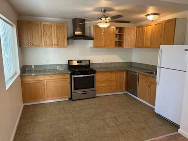 Foto del edificio - Loomis Home:  3 Bedroom / 2 Bathroom (2 St...