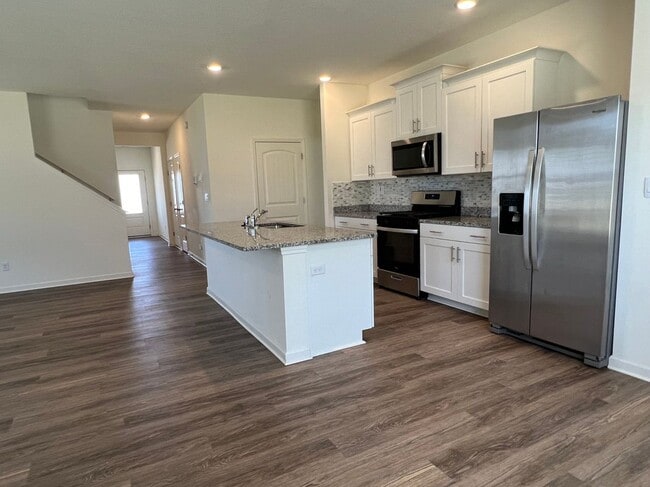 Building Photo - 2427 Hyacinth Ln