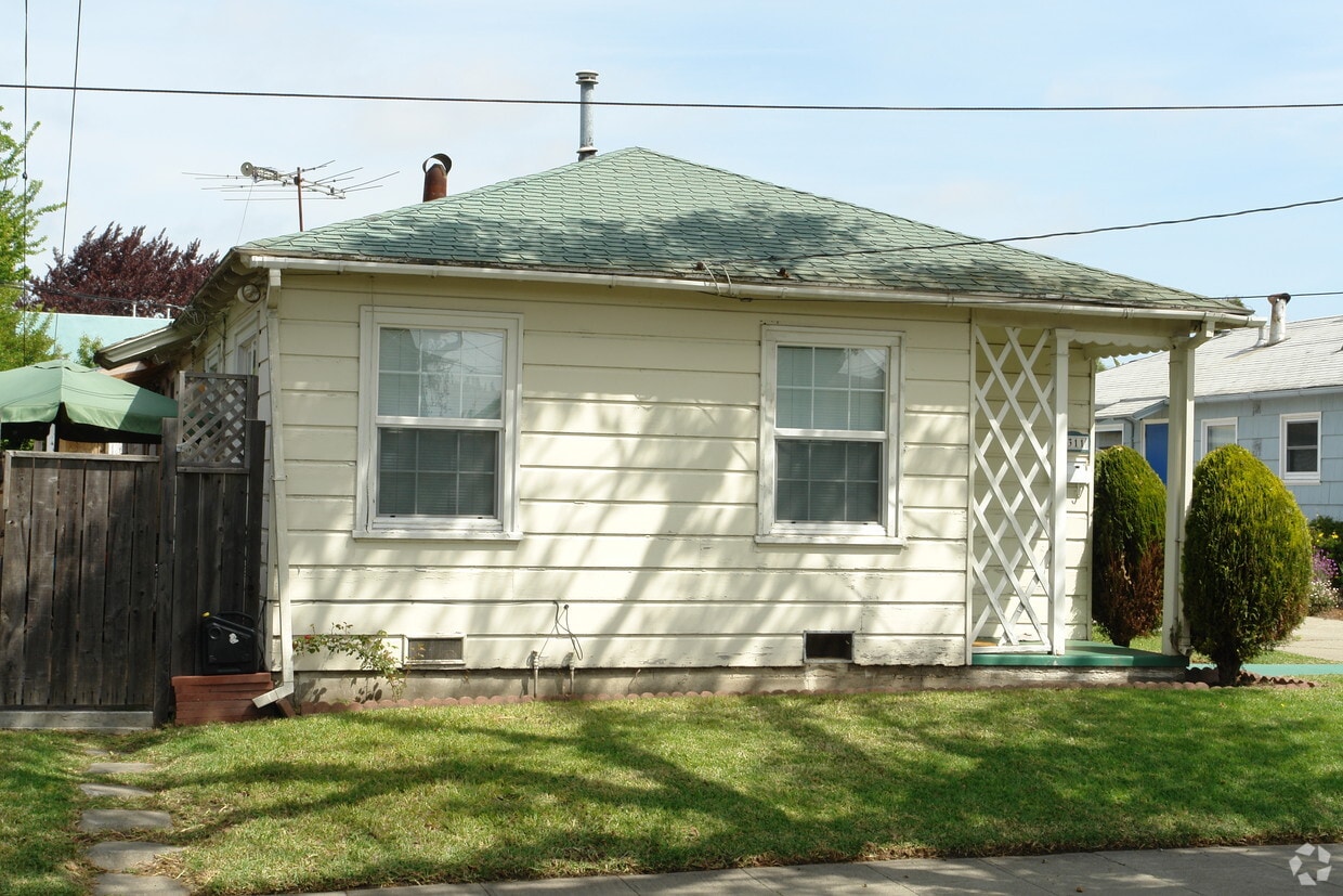 Building Photo - 1311 Parker St