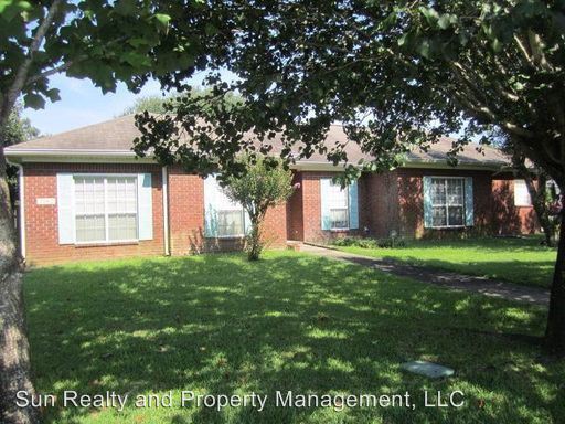 Primary Photo - 2062 Twin Pines Cir