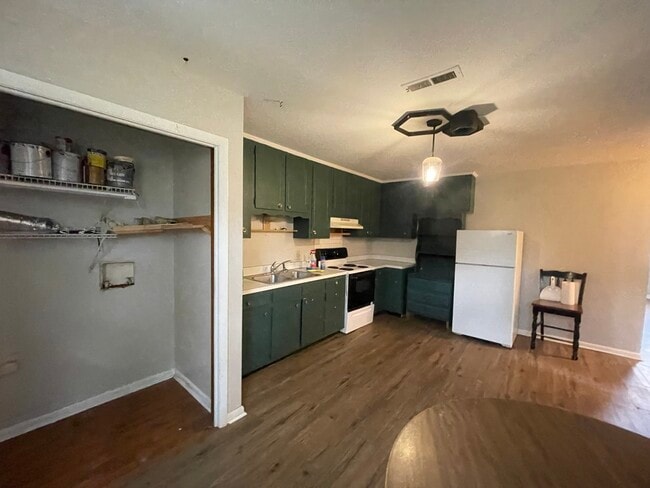 Foto del edificio - 637 Huntington Ridge Dr