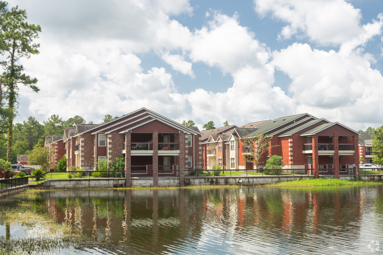 Primary Photo - Suma Lake Apartments & Townhomes