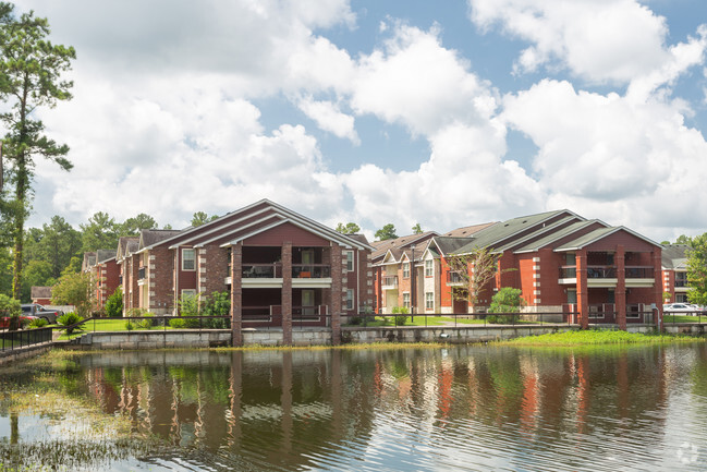 Suma Lake Apartments & Townhomes