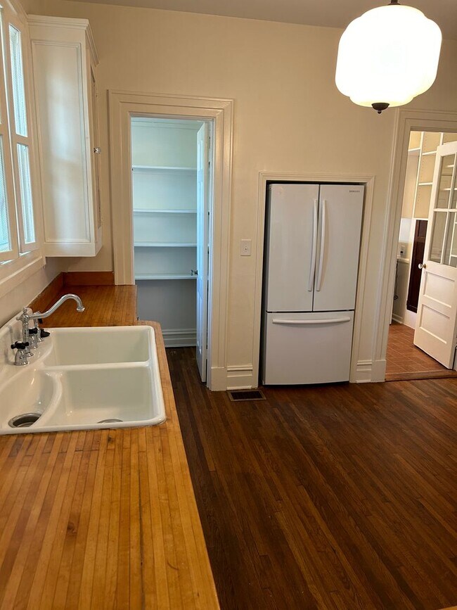 Foto del edificio - Greenville, 4BD/2BA, 2800SF