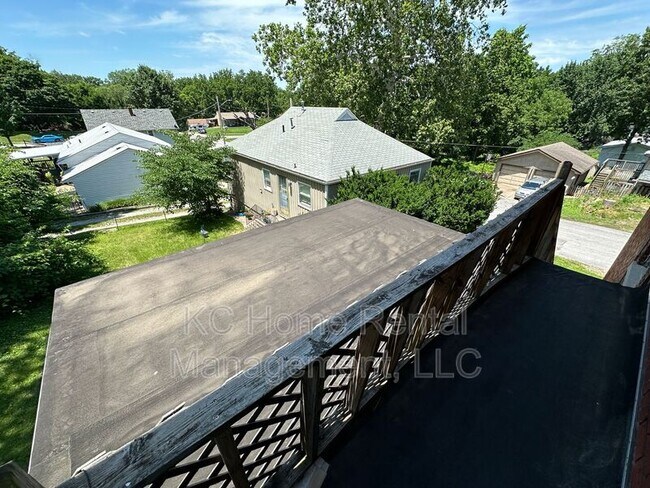 Building Photo - 726 N. River Ave.