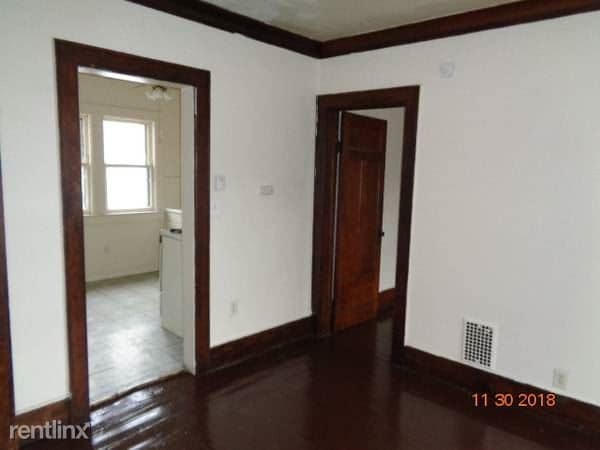 1 br, 1 bath - 185 Carter St down back - 1 br, 1 bath  - 185 Carter St down back