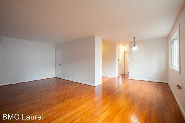 Building Photo - 2 br, 1 bath House - 500 Thayer Ave (#402)