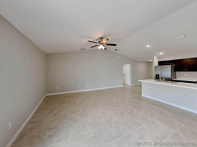 Foto del edificio - 320 SW Enon St