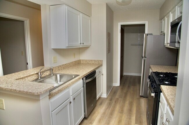 Foto del edificio - 2245 Hedgerow Road