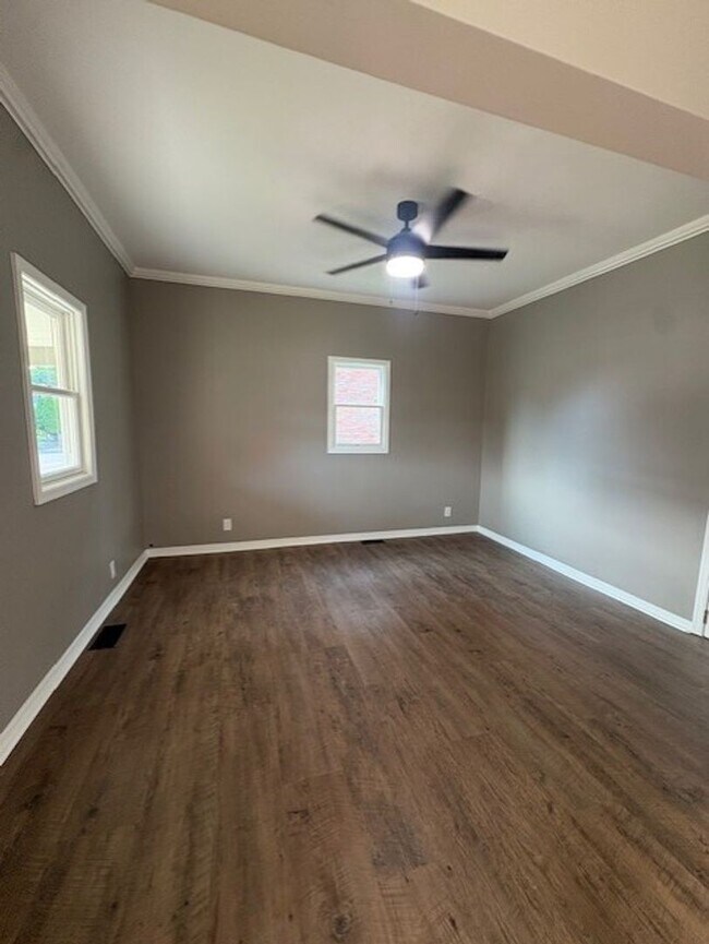 Foto del edificio - ? Bristol Living at Its Best – Newly Remodeled 2 Bedroom Home!