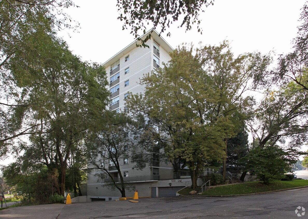 Building Photo - The Montebello