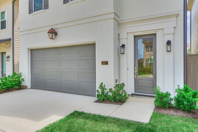Foto del edificio - 2037 Carlson Creek Dr