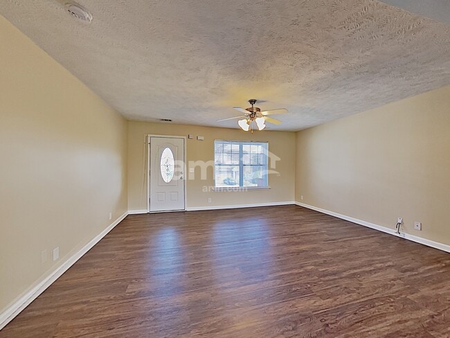 Building Photo - 105 Tulip Grove Pt
