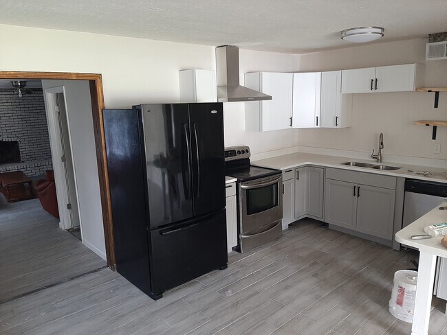 Kitchen - 202 Delta Rd