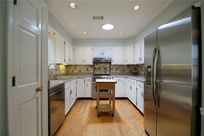 Building Photo - 1813 Rockridge Pl NE
