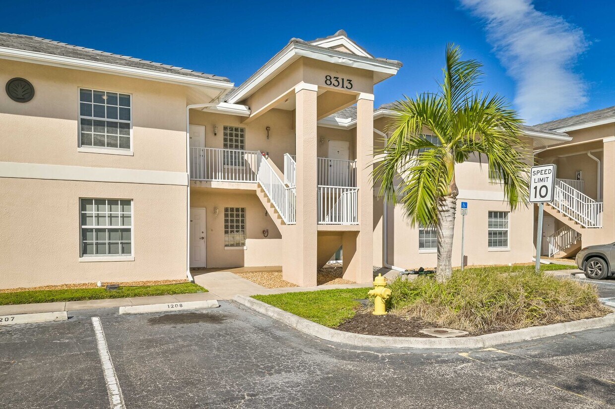 Foto principal - ~ Condo in The Cove Fort Myers ~