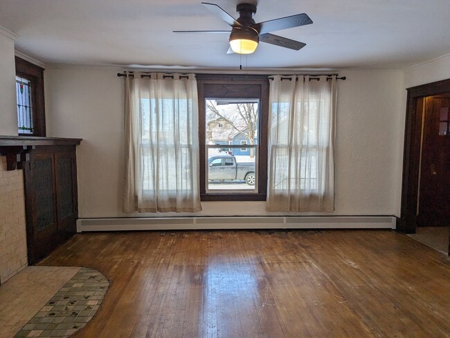 Sala de estar - 126 3rd St S