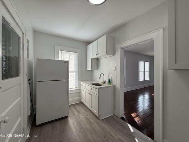 Foto del edificio - 1268 Kennard St