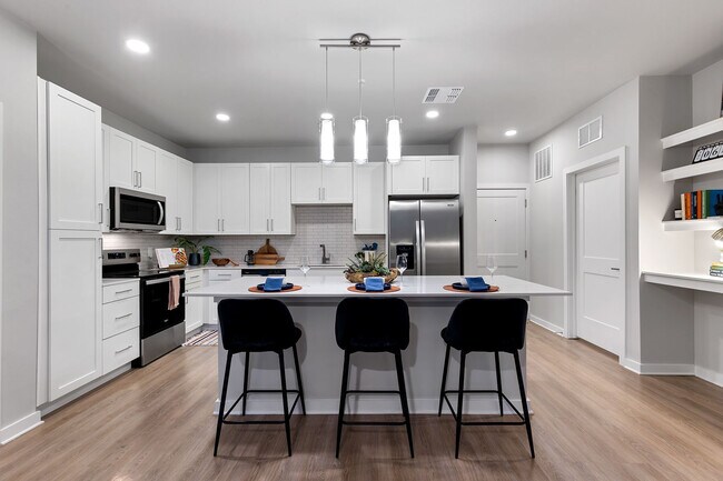 Building Photo - The Aston at Uptown