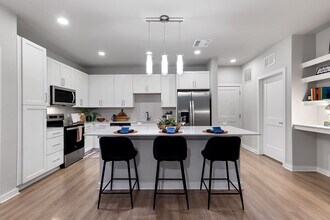 Building Photo - The Aston at Uptown