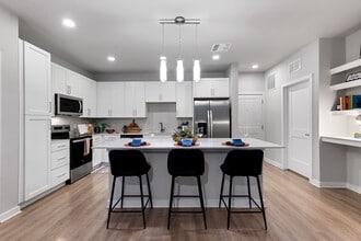 Building Photo - The Aston at Uptown