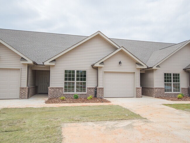 Building Photo - 25260 Everblake Dr