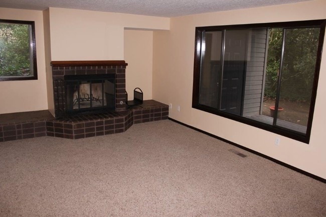 Building Photo - 2 br, 1 bath House - 8932 SW Fairview Place