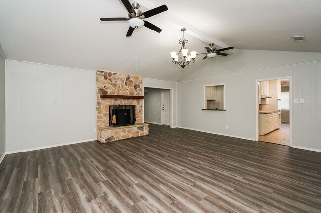 Building Photo - 4 BR/3BA | Updated Single Family Home | 2-Car Garage Parking | In Bedford!
