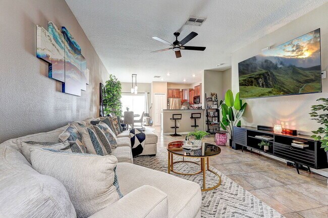 Foto del edificio - 12910 Utopia Gdns Wy