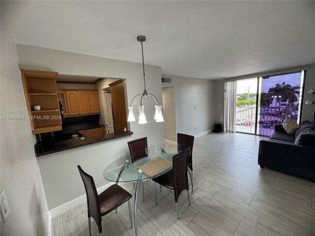 Foto del edificio - 8075 NW 7th St