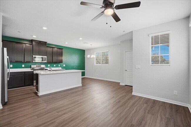 Building Photo - 6510 Silver Estates St